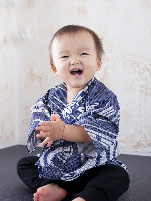 Yukata para Bebés. Ropa de bebé. hecho en Japón. Midori Yukata. Agua azul marino fluyendo / 紺流水
