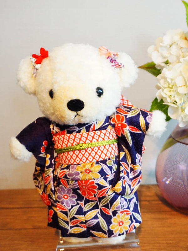 Ausgestopfter Bär im Kimono. 8,2&quot; (21 cm), hergestellt in Japan. Stofftier-Kimono-Teddybär-Puppe. „Navy“