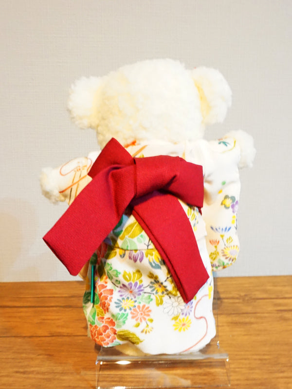 着物を着たクマのぬいぐるみ。 21cm 日本製 着物テディベアぬいぐるみ