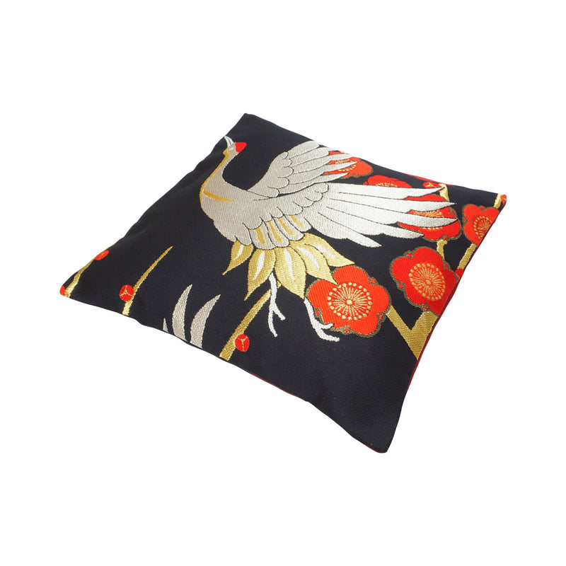Funda de cojín hecha de OBI de alta calidad. Hecho en Japón. Cojín con patrón japonés. 11.8×11.8" (30cm) "Pájaro grulla y albaricoque japonés"