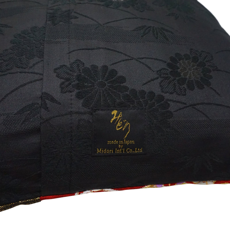 高級帯を使ったクッションカバー。日本製。和柄の座布団です。17.7×17.7" (45cm) "花筏／赤／金／A"