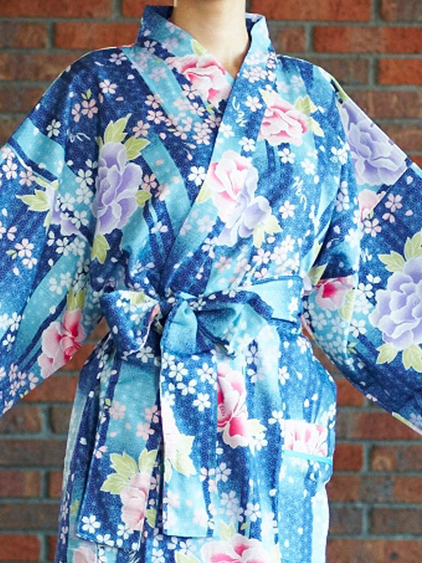 Bademantel aus Superfine YUKATA-Stoff. Damengewand. Hergestellt in Japan. Midori Yukata &quot;Blaue Pfingstrose/青牡丹&quot;
