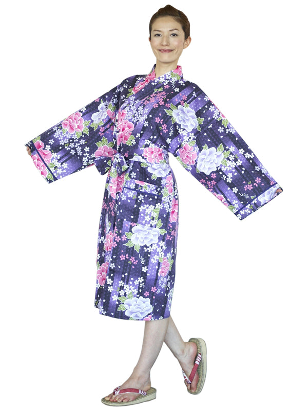 極細の浴衣生地を使用したバスローブです。女性のローブ。日本製。みどりゆかた「紫牡丹・紫牡丹」