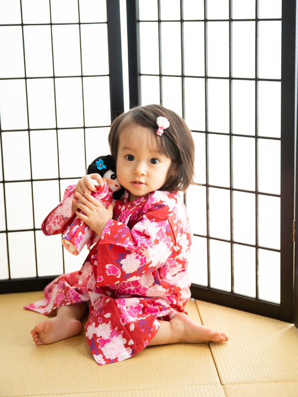 Yukata für Babys. Babykleidung. Hergestellt in Japan. Midori Yukata. „Rote Kirschblüten/赤桜“