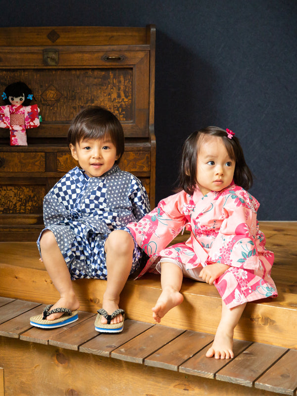 婴儿浴衣。婴儿服装。日本制造。绿浴衣。 「粉红花筏 / ピンク花筏」