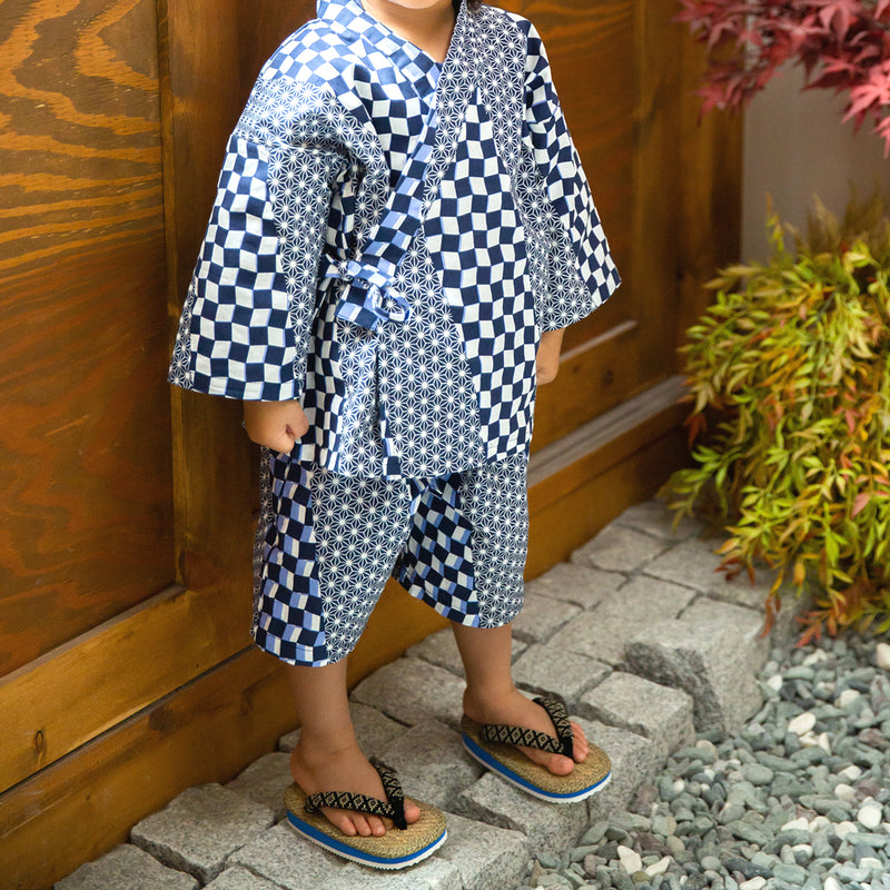 Sandales japonaises pour enfants. "ZORI" Sandales en caoutchouc fabriquées au Japon. "Noir / dessin de l'écusson"