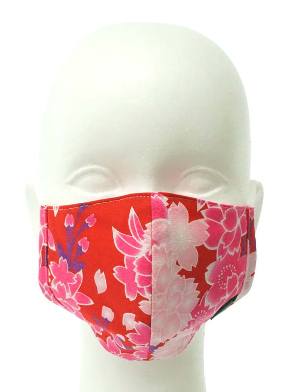 Gesichtsmaske aus Yukata-Stoff mit Vliesstoffanteil. Hergestellt in Japan. waschbar, strapazierfähig, wiederverwendbar &quot;Medium Size / Red Cherry Blossoms / 赤桜&quot;
