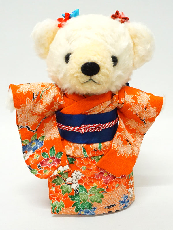 着物を着たくまのぬいぐるみ。8.2インチ（21cm）日本製。着物姿のテディベアのぬいぐるみ。"オレンジ / ネイビーブルー"