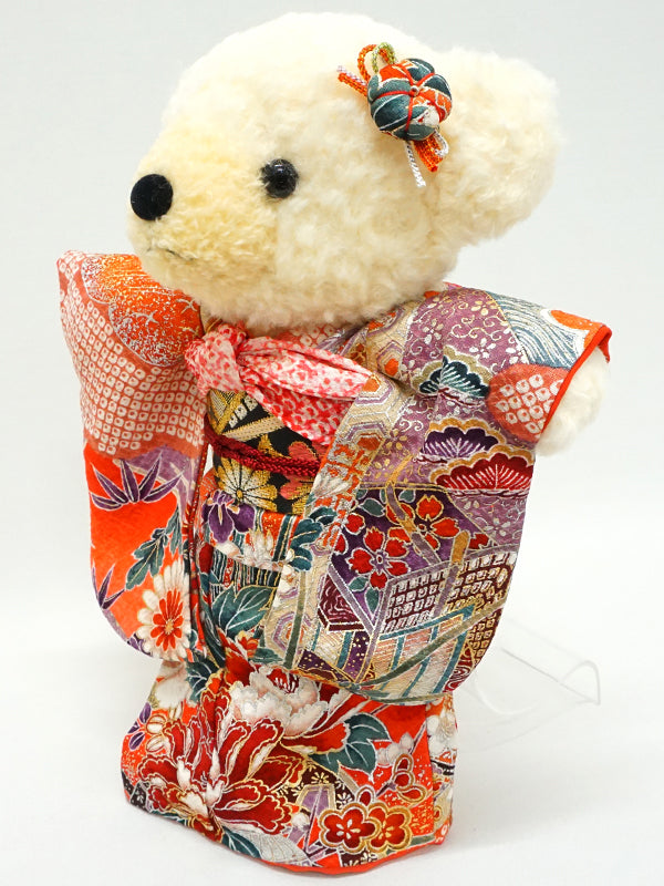 Ours en peluche portant un kimono. 29 cm (11.4") fabriqué au Japon. Poupée ourson en peluche portant un kimono. "Rouge / Mix"