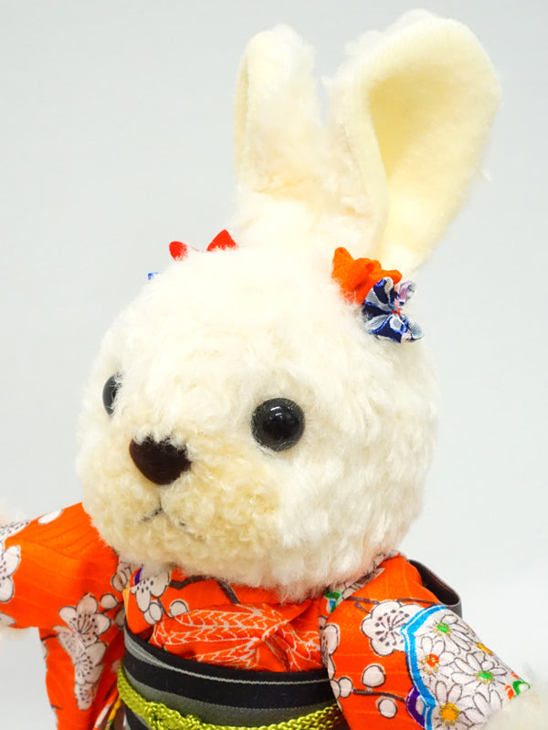 着物を着たうさぎのぬいぐるみ。10.6インチ(27cm) 日本製。ぬいぐるみ 着物 テディベア ウサギ 人形 おもちゃ "オレンジ/ブラック/グレー"