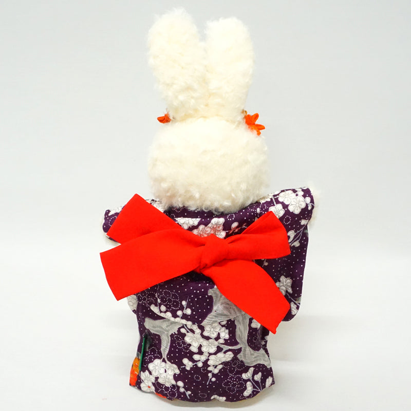 Lapin en peluche portant un kimono. 27 cm (10.6") fabriqué au Japon. Animal en peluche Kimono Ours en peluche Lapin Jouets "Plum / Red" (prune / rouge)