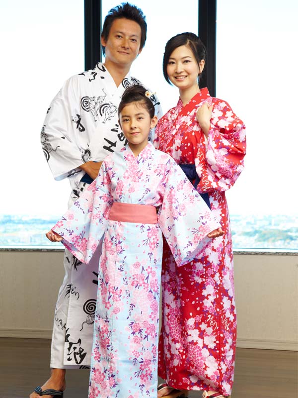 Yukata avec ceinture. pour Enfants Filles. fabriqué au Japon Midori Yukata "Light Blue Cherry Blossoms / 水色桜"