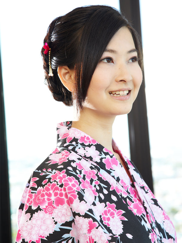 YUKATA con cinturón de faja. Hecho en Japón. Midori Yukata "Flores de cerezo negras / 黒桜"