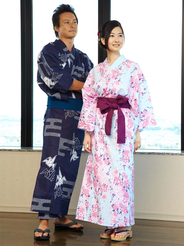 YUKATA con cinturón de faja. Hecho en Japón. Midori Yukata "Flores de cerezo azul claro / 水色桜"