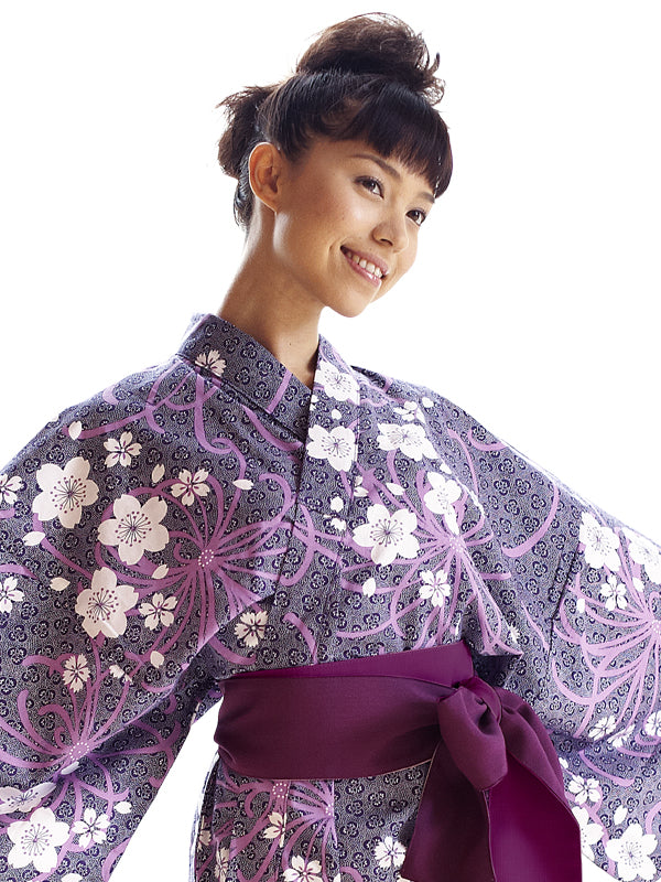 YUKATA con cinturón de faja. Hecho en Japón. Midori Yukata "Riotously Blooming Chysanthemum / 紫乱菊"