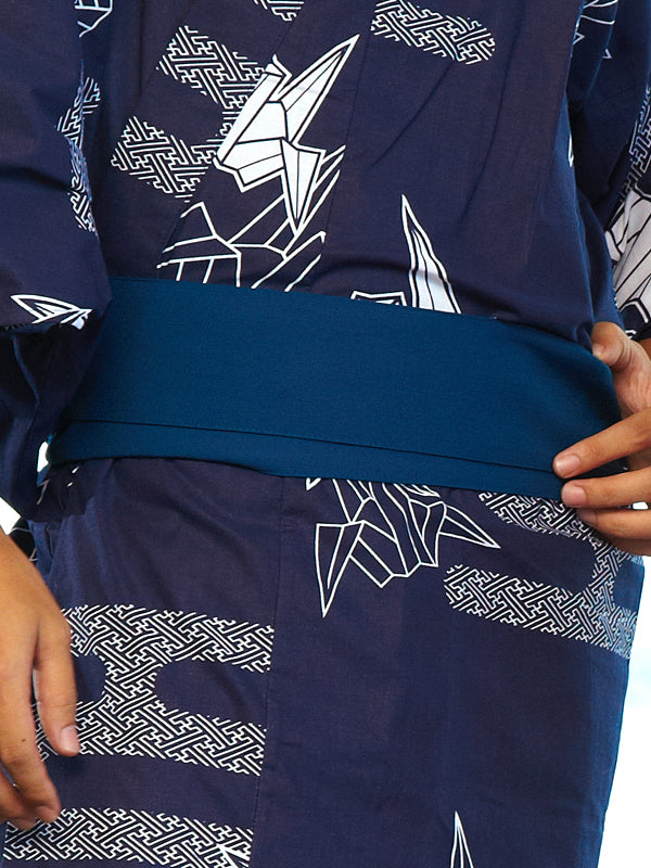 YUKATA avec ceinture en forme de ceinture. Fabriqué au Japon. Yukata Midori pour homme "Grue en papier marine / 紺折鶴"